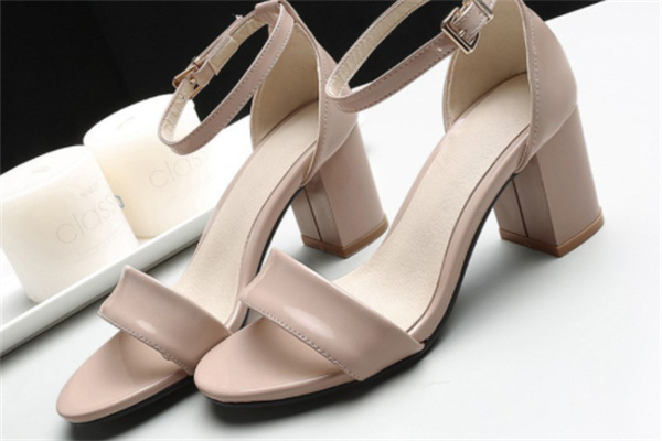 小石头鞋业 纺织品与针织品零售的新探索